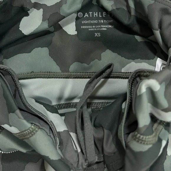Athleta Lightning Camo 7/8 Tight Leggings in SuperSonic Green Camo Size XS - Picture 8 of 10